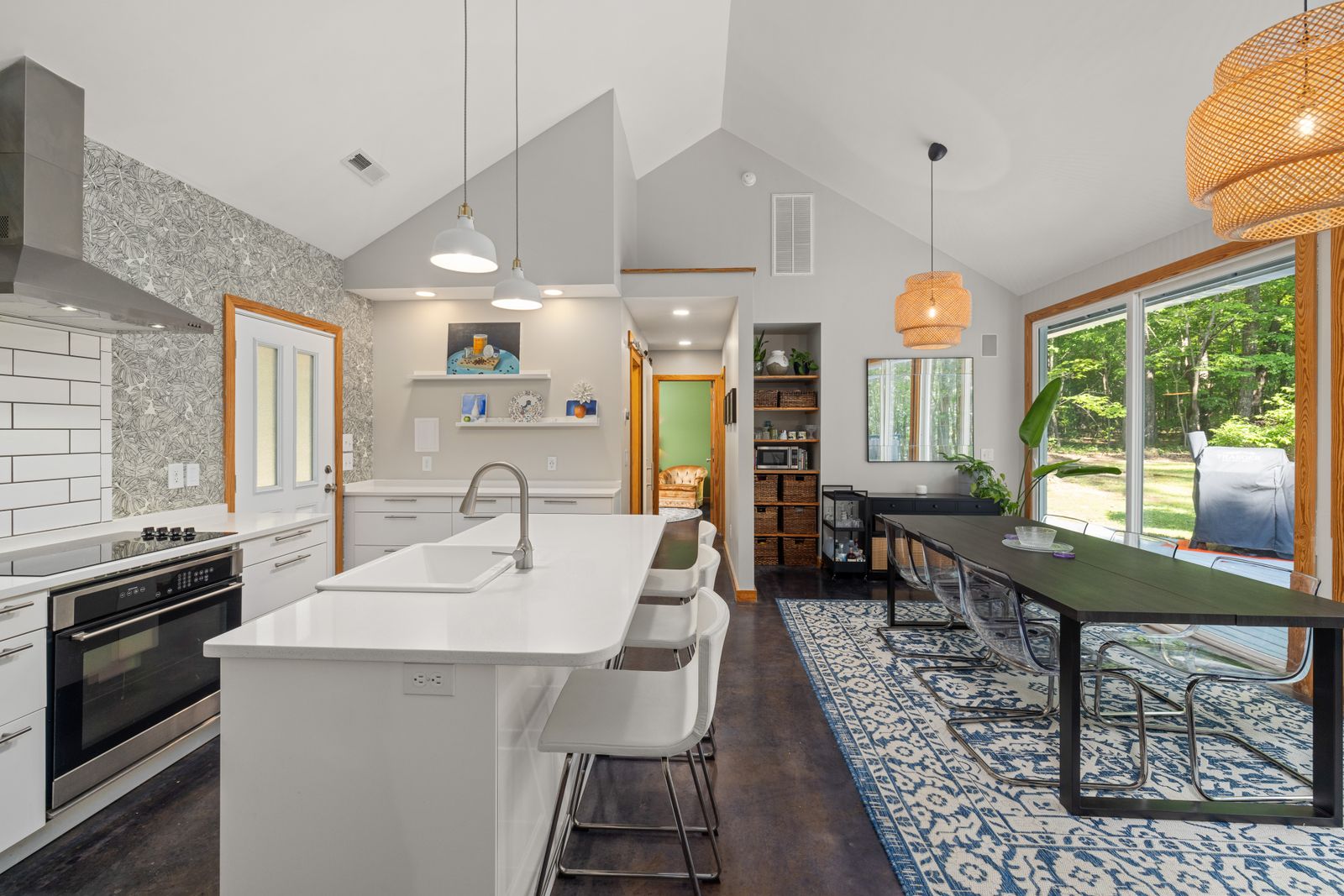 Cocina y comedor del apartamento en Iturrama