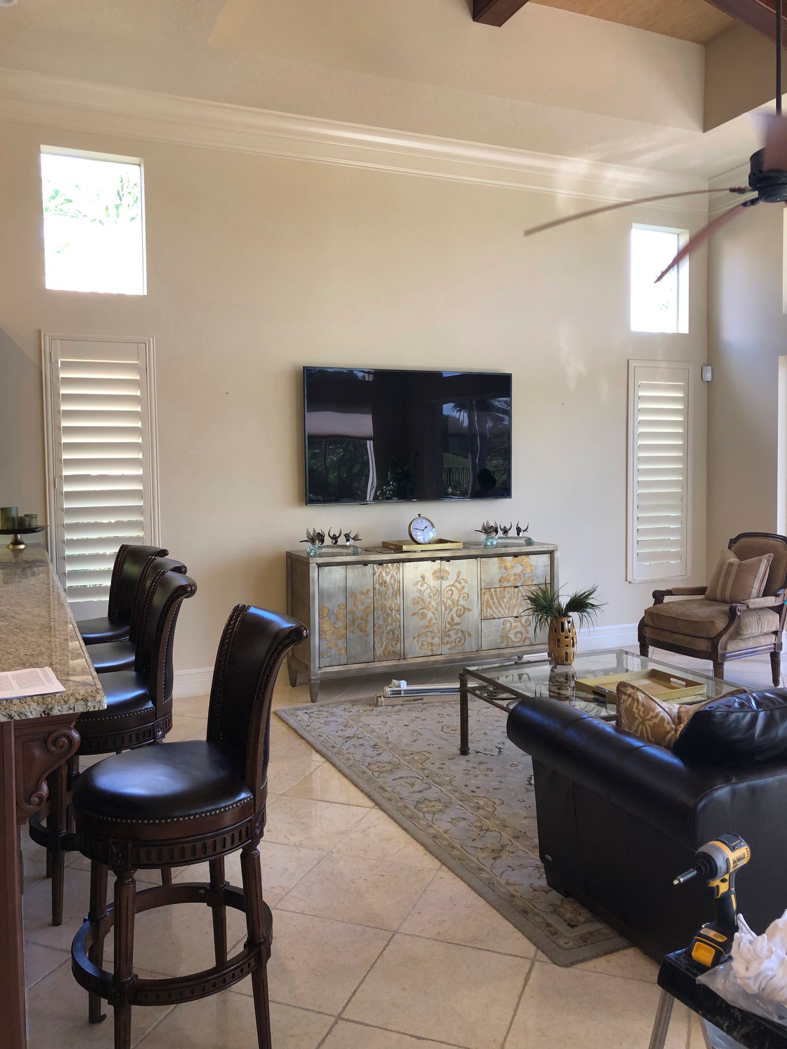 Salon moderno de la vivienda en San Juan