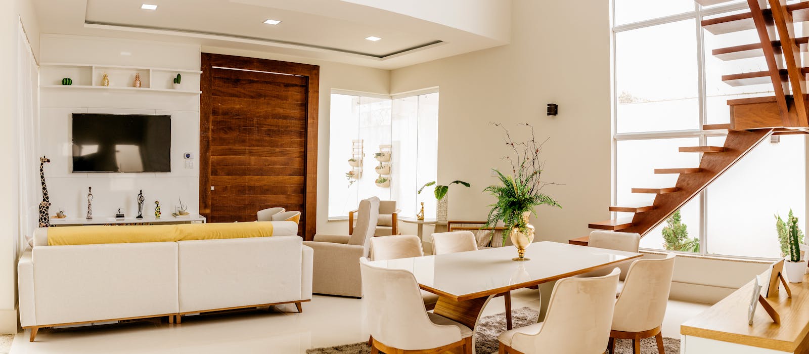 Interior luminoso de la vivienda familiar en San Juan